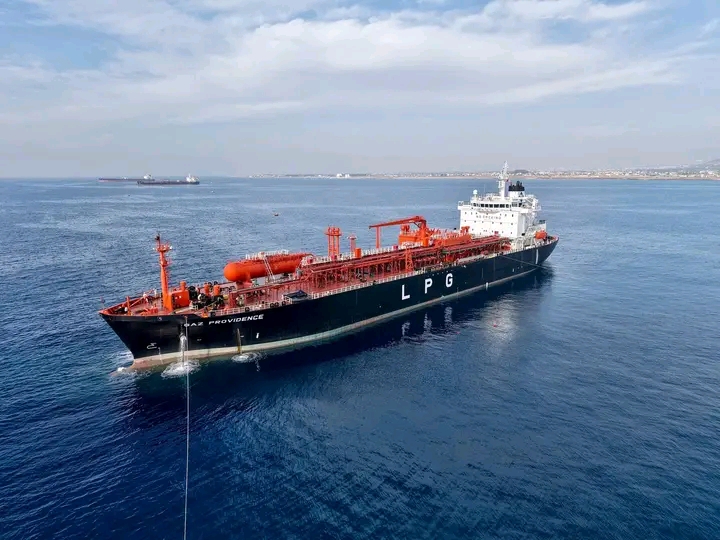 وصول ناقلة الغاز “GAZ PROVIDENCE” إلى مصب بانياس وبدء تفريغ حمولتها