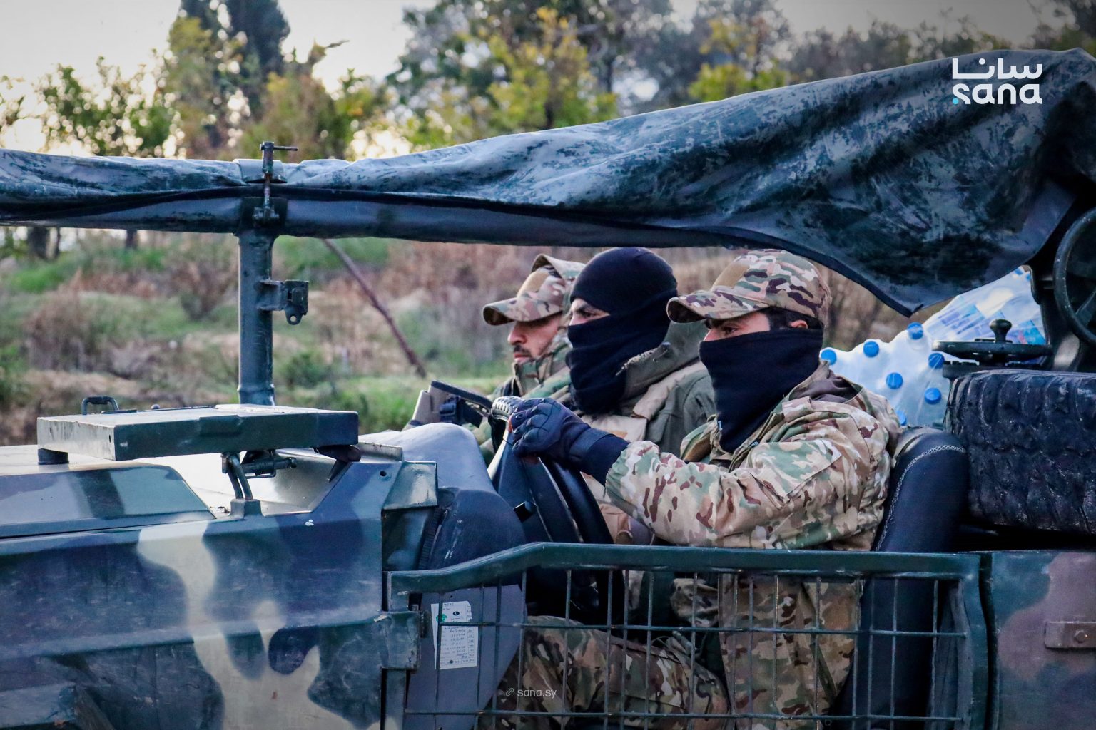 الجيش السوري يرسل تعزيزات عسكرية من محافظة اللاذقية باتجاه جبهة دير حافر في ريف حلب الشرقي