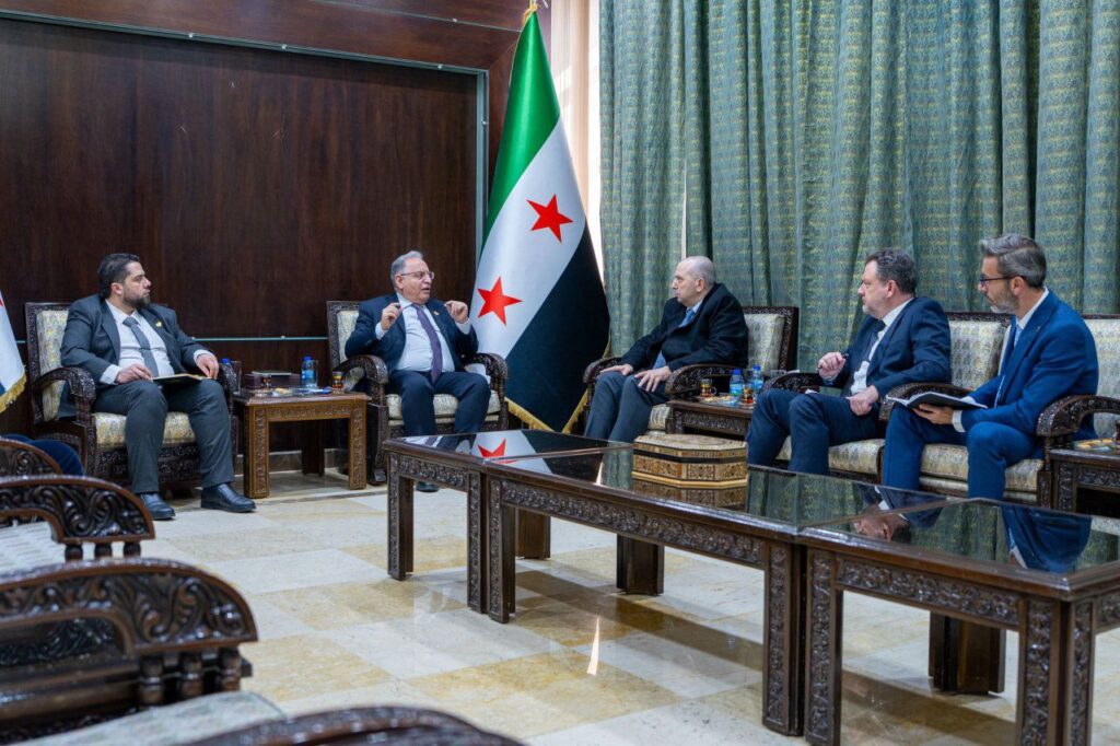 وزيرا المالية والأشغال يجتمعان مع بنك قطر لمناقشة تمويل مشاريع الإسكان