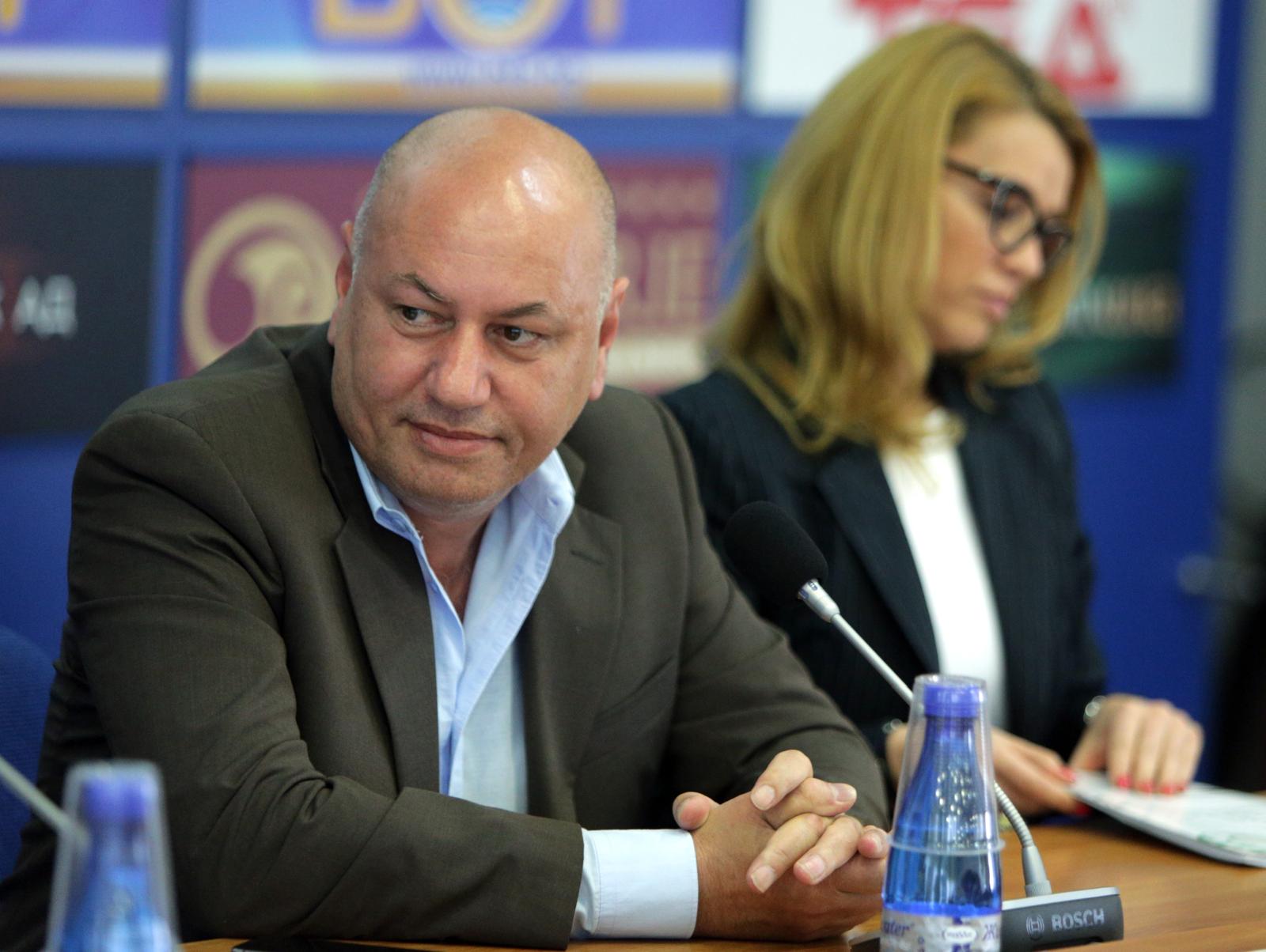 رجل الأعمال السوري  علاء الدين الخرفان يعلن عن ترخيص شركة نقل للسيارات الكهربائية و انشاء محطات شحن بالطاقة الشمسية..