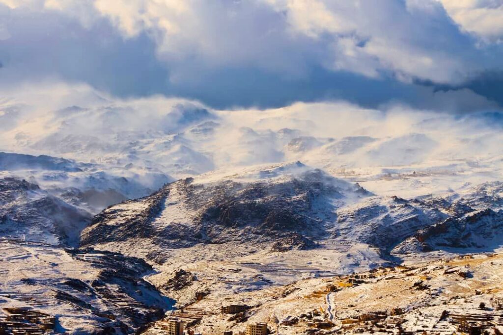الثلوج تنعش مصايف الزبداني وبلودان.. نشاط سياحي بلا استثمار حقيقي