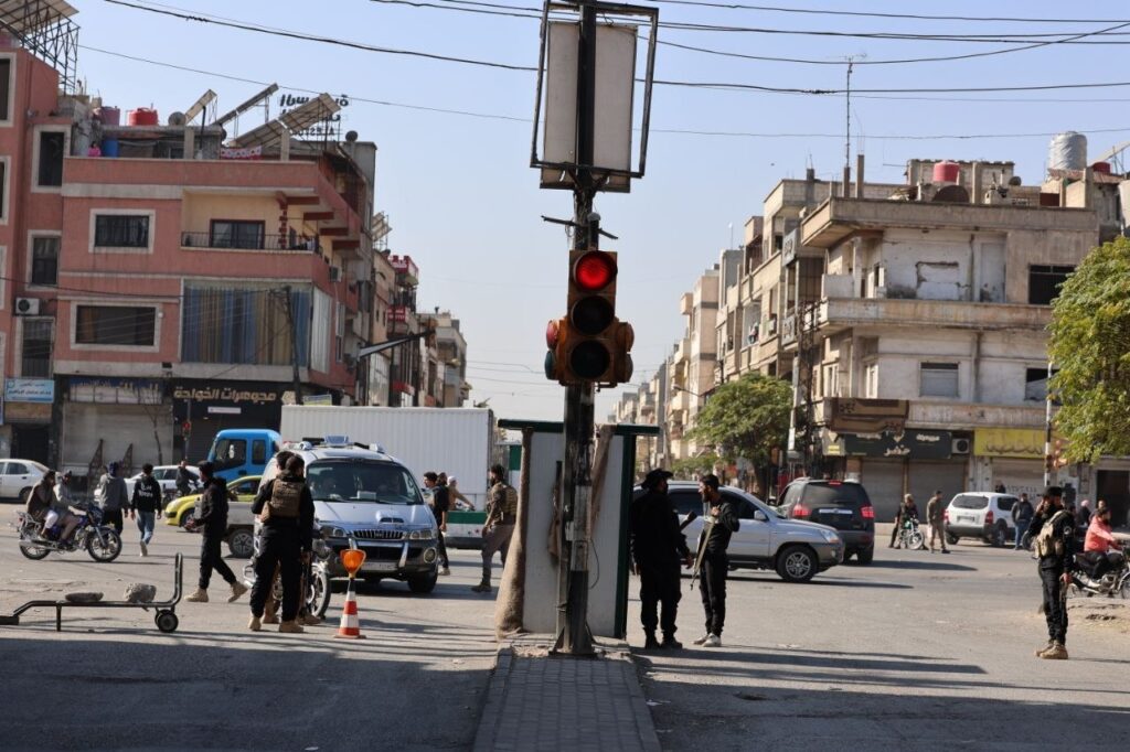 تفكيك شبكة احتيال في حمص تستدرج ضحاياها بـ”الدولار المجمد”