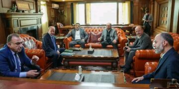 تعزيز الشراكة الاقتصادية وتسهيل حركة التجارة محور اجتماع رئيس هيئة المنافذ والجمارك مع وفد غرف الصناعة والتجارة بدمشق وريفها