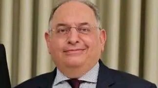 وزير المالية يوضح آلية تطبيق تعاميم صرف رواتب المتقاعدين المدنيين والعسكريين