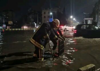 الدفاع المدني السوري يستجيب لأكثر من 100 نداء بسبب الأمطار الغزيرة الليلة الماضية