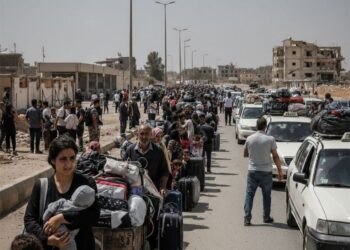 من نار الحرب إلى جشع الطريق.. السوريون يدفعون ثمن “النزوح المعكوس” مرتين