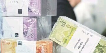 هل ينخفض سعر الصرف بعد عودة “المركزي” إلى النظام المالي العالمي؟