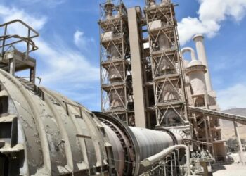 12 شركة عربية وأجنبية تتنافس لاستثمار معملي إسمنت عدرا والمسلمية