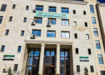 معلمون مفصولون في حماة يشتكون: “خمس سنوات خدمة انتهت بالطرد تحت ذريعة الترهل الإداري”