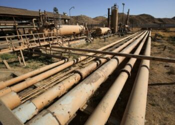 عربش يدعو الى زيادة احتياط الوقود إلى 90 يوماً ورقمنة التوزيع  سوريا : تأثيرات عميقة في حال طال أمد الحرب وخبراء يدعون الى وضع سيناريوهات حلول لما هو مقبل