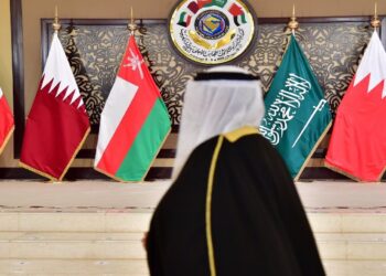 فاينانشال تايمز: دول خليجية قد تعيد النظر في استثماراتها الخارجية بسبب حرب إيران