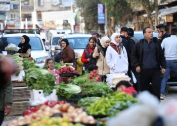 الراتب يُصرف قبل أن يُقبض.. كيف تنظّم الأسرة السورية إنفاقها؟