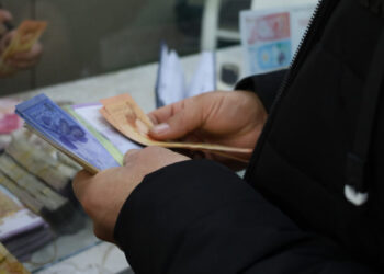 تأخر الرواتب يثير قلق الموظفين.. أسباب محتملة وسط غياب التوضيحات الرسمية