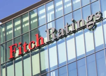 وكالة فيتش للتصنيف الائتماني تحذر: اضطرابات الشحن والملاحة الجوية تهدد اقتصادات آسيا والمحيط الهادئ