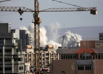 عقارات أحدث بكلفة أعلى.. خبير يحذّر من تكاليف الإعمار الدولارية على المواطن