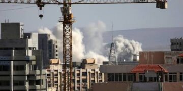 عقارات أحدث بكلفة أعلى.. خبير يحذّر من تكاليف الإعمار الدولارية على المواطن