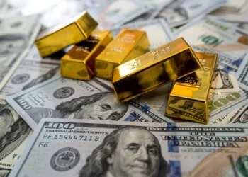 هدوء حذر مع افتتاح الأسبوع.. الدولار يستقر عند 13.2 ليرة والذهب يسجل ارتفاعات طفيفة