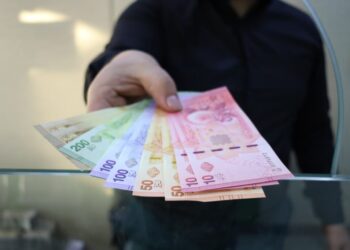 استمرار بطء تداول العملة الجديدة يضغط على مسار الاستقرار النقدي