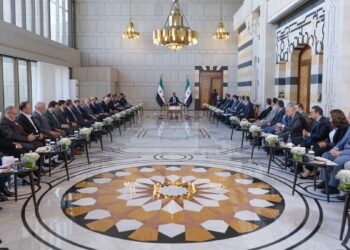 الرئيس أحمد الشرع يبحث مسار التعافي الاقتصادي مع غرف الصناعة والتجارة بدمشق