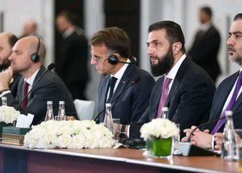 الرئيسان الشرع وماكرون يعقدان اجتماع الطاولة المستديرة في قصر الشعب بدمشق