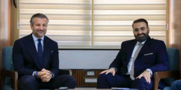 وزير الإعلام يلتقي المدير الإقليمي لشركة «ميتا»