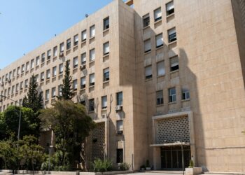 سوق السندات الحكومية.. هل تمهّد طريقاً لتمويل التعافي؟  رازي محي الدين : بناء سوق للدين يتطلب إصلاحات تشريعية وانضباطاً مالياً، فيما قد تشكّل الإصدارات قصيرة الأجل نقطة انطلاق لتعبئة المدخرات وتنويع مصادر التمويل